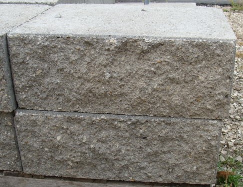 SRW STEP BLOCK LIMESTONE