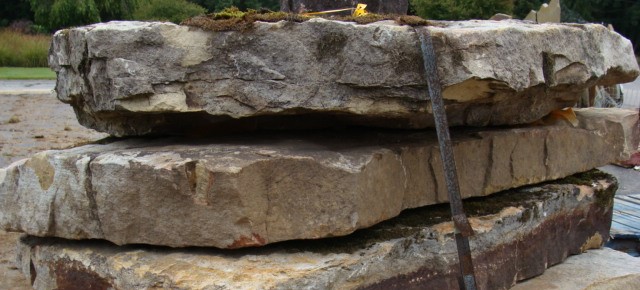 WEATHERED FIELDSTONE 2"-4" THICK