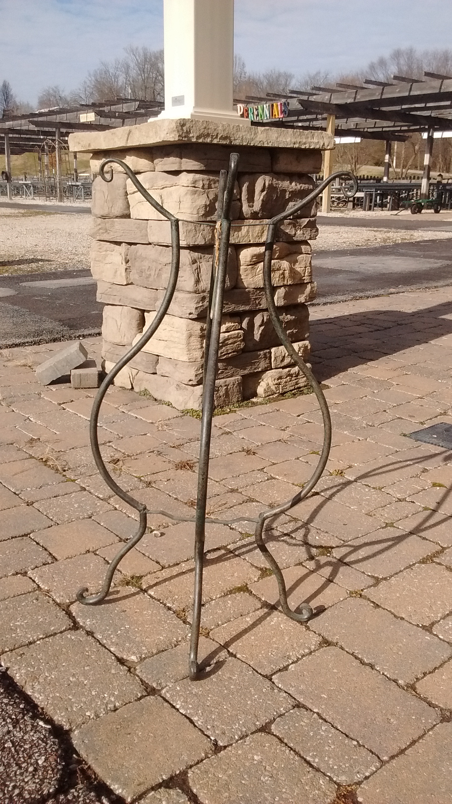 SCROLL BIRDBATH STAND